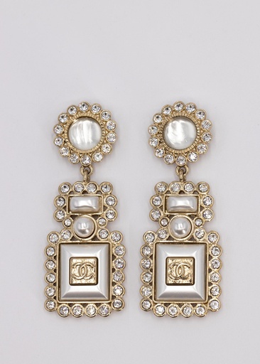 CHANEL Boucles d'Oreilles Nacrées dorées